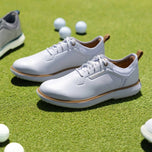 Travis Mathew 现代巡回赛尖刺高尔夫球鞋 - 经典白色/棕褐色