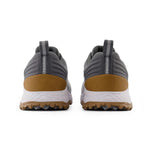 New Balance Fresh Foam竞争V2尖峰宽（EE）高尔夫球鞋 - 灰色/木炭