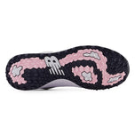 New Balance妇女的新鲜泡沫争夺V2宽尖刺高尔夫球鞋 - 白色/海军